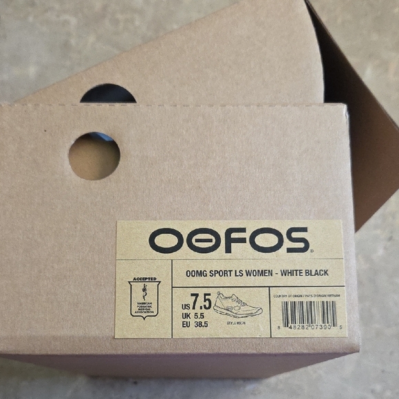 OOFOS - Picture 11 of 15
